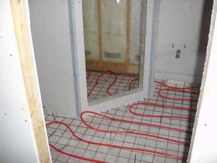 Электрический теплый пол в душевом поддоне. Трап aco для душа. Теплый пол под душевой. Душевой поддон теплым полом. Трап для душа виега линейный под плитку.