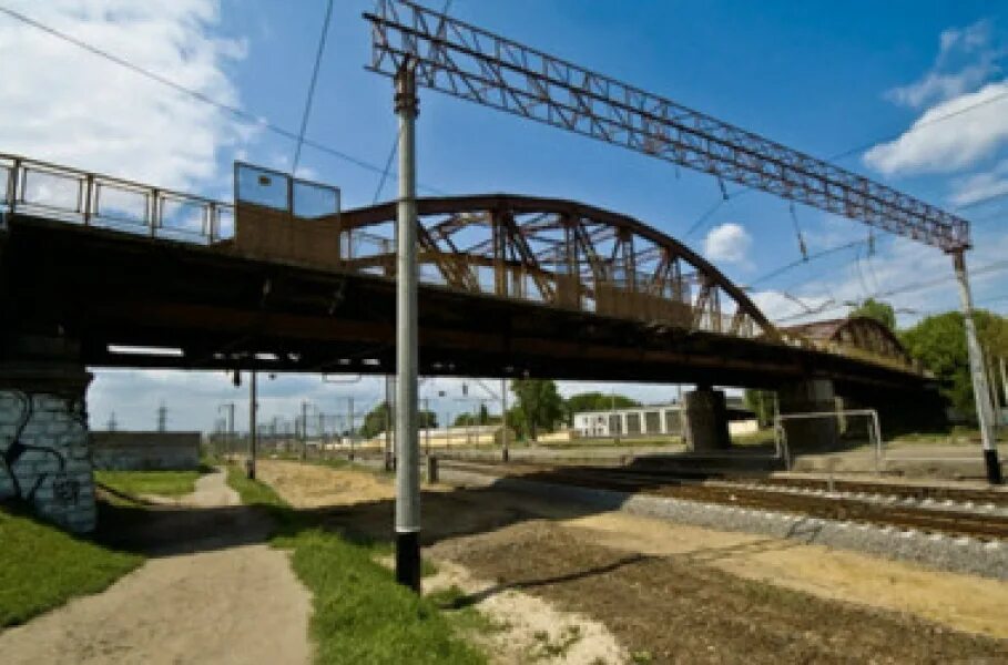 Hump bridge