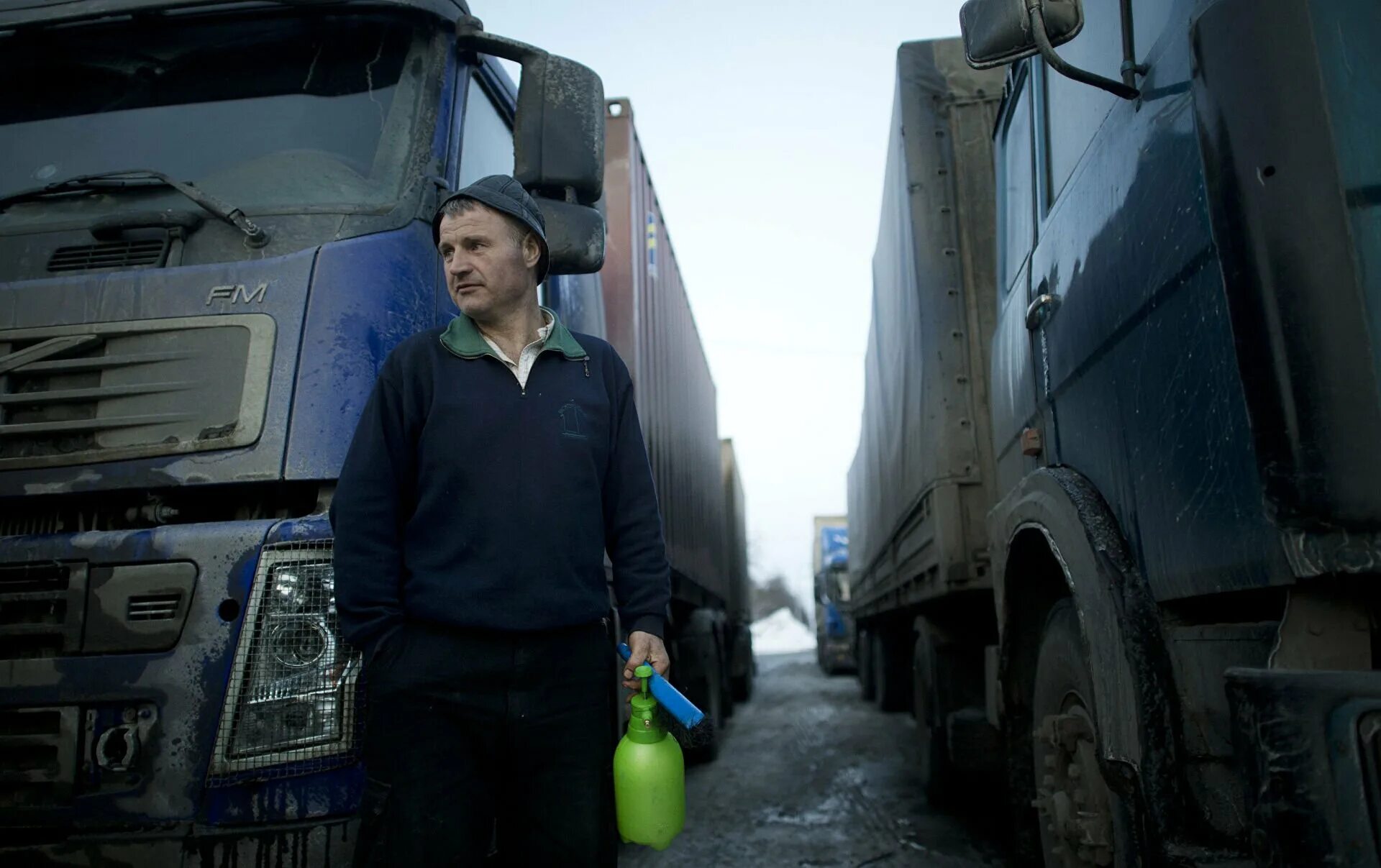 Машина "дальнобойщик". Дальнобой. Передачи про дальнобойщиков. Даф xf 105 дальнобой. Младенец-дальнобойщики.