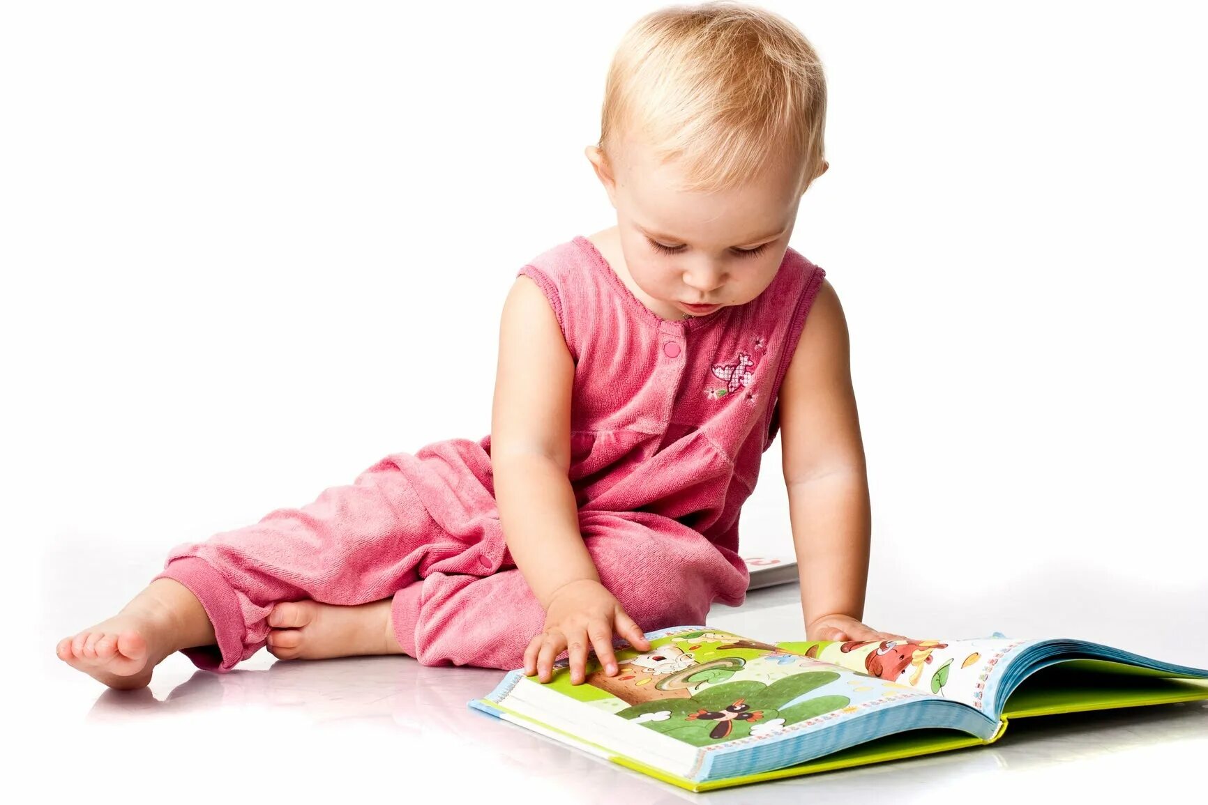 День книги ранний возраст. Ребенок. Книжки для детей. Дети раннего возраста. Дети читают.