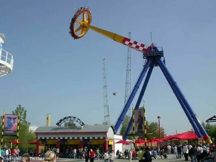 Лунапарк в парке горького