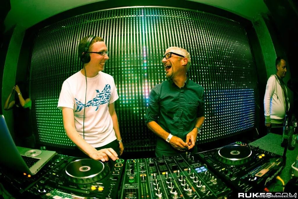 русская клубная группа. красивая девушка диджей. маркус шульц диэфм. World club music. тиесто 2022.