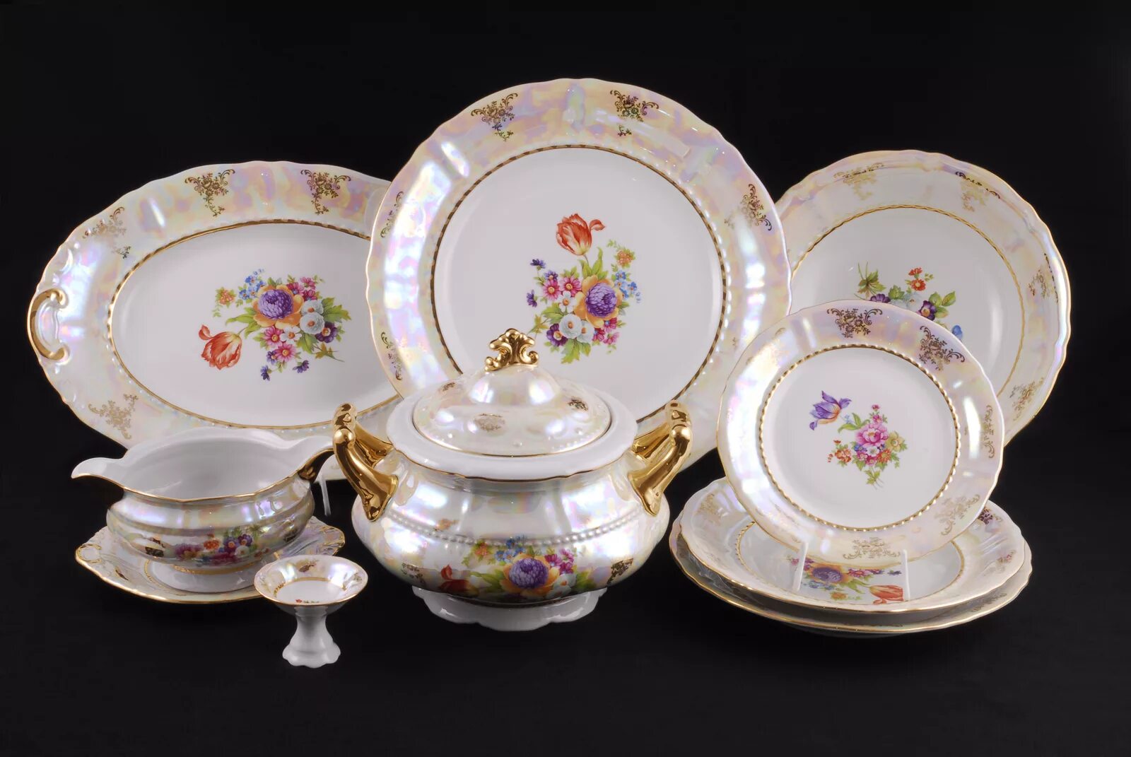 Royal china костяной фарфор. Сорта фарфора. Callisto porcelain чайный сервиз. Чайный сервиз gloria 80305517. Королевский севрский фарфор.
