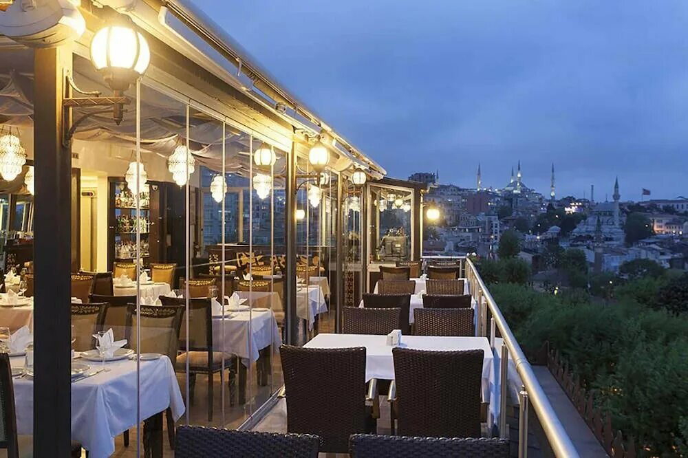 турция султанахмет стамбул. терраса босфор стамбул. Deraliye terrace в стамбуле ресторан. терраса rooftop стамбул. Budo hotel стамбул.