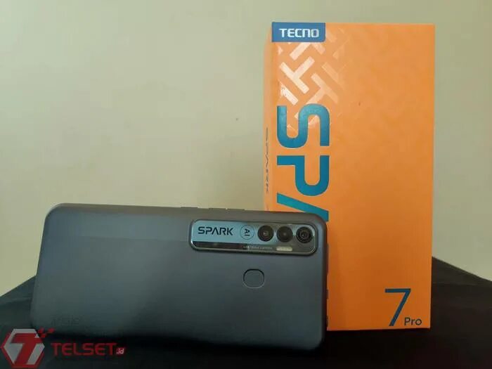 Телефон техноспарк 8 ц. Техно Спарк 7 64 ГБ чехол. Techno Spark 7 Pro. Techno Spark 7 разъём. Techno Spark 7 коробка.