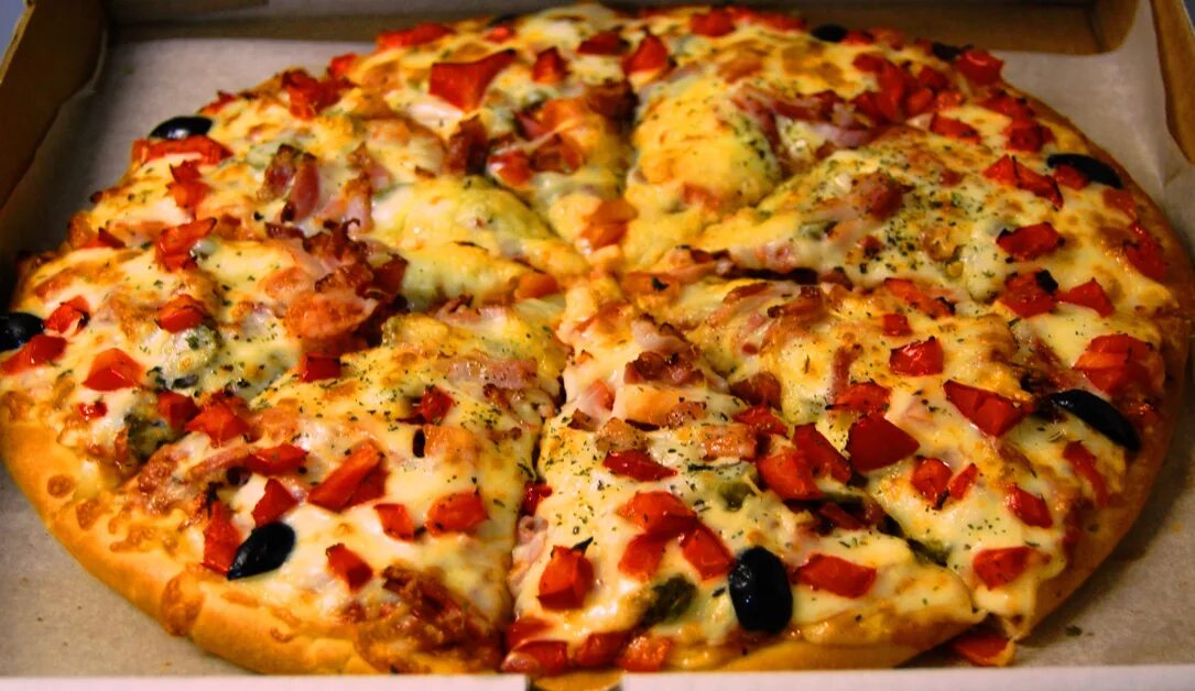 Пицца в духовке. Красивая пицца домашняя. Шикарная домашняя пицца. Красивая пицца домашняя в духовке. Пицца домашняя на воде