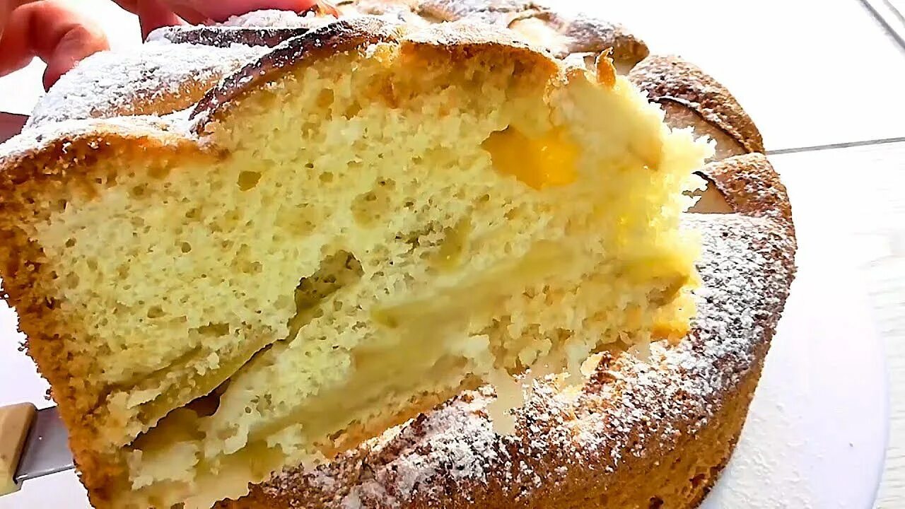 Шарлотка на молоке с яблоками без разрыхлителя. Видео рецепт шарлотки на кефире. Шарлотка пошагово. Шарлотка с яблоками. Видео рецепт шарлотки на кефире.
