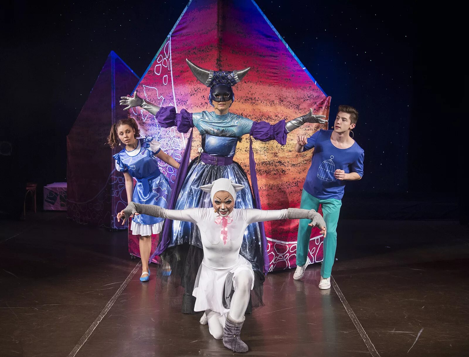 московский детский театр эстрады актеры. театр кукол на бауманской большой зал. детский театр эстрады волшебник изумрудного города. детский театр эстрады. афиша детских театров москвы.