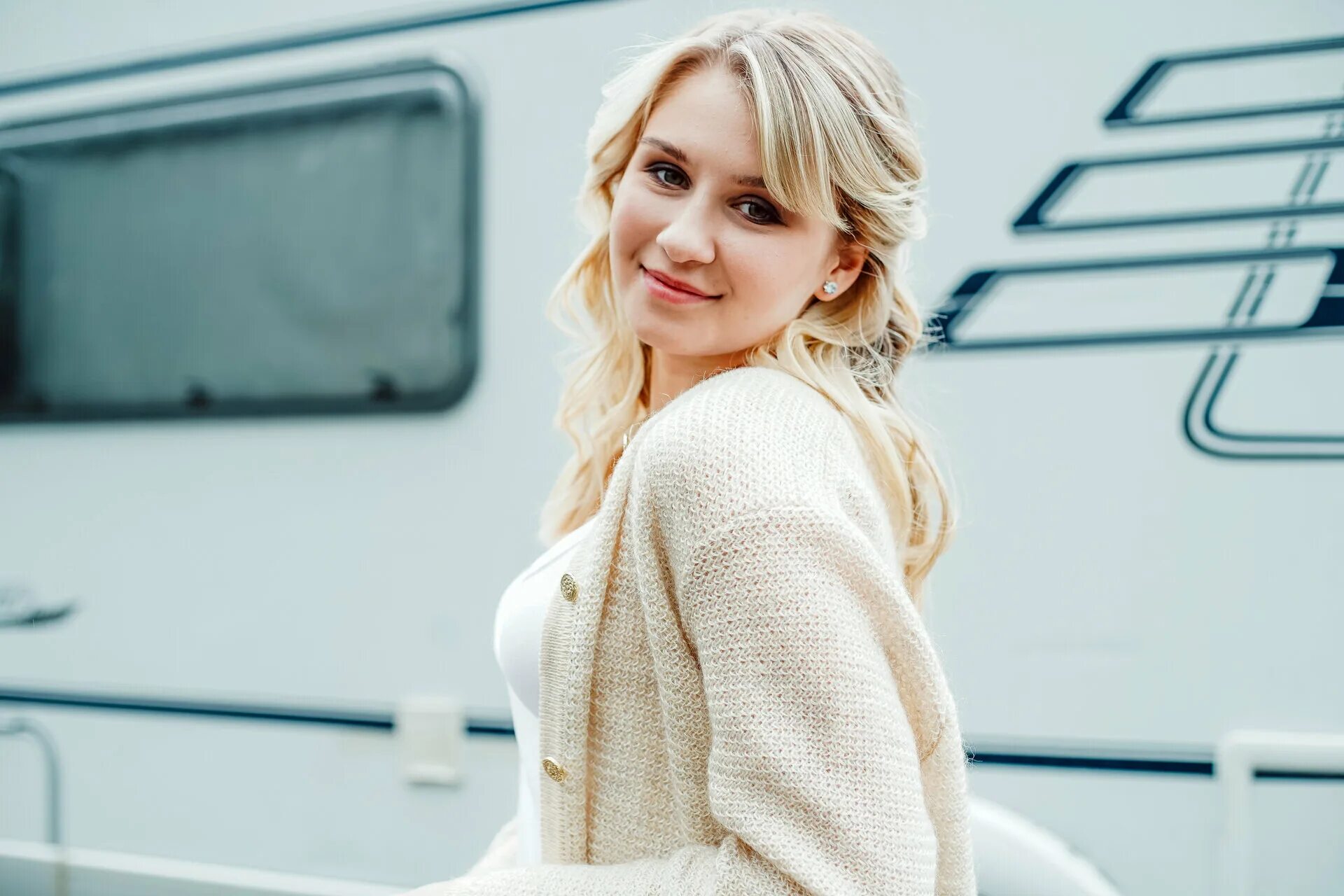 Лилия даутова. Новенькое свеженькая. Новенькое свеженькая. New girl. Новенькое свеженькая.