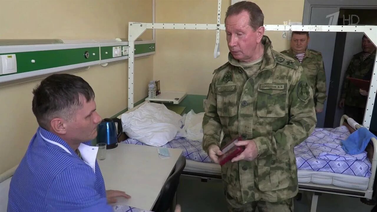 Госпиталь военный Золотов. Российские военные в госпитале. Раненые военные РФ 2022 В госпитале. Руководит военной операцией