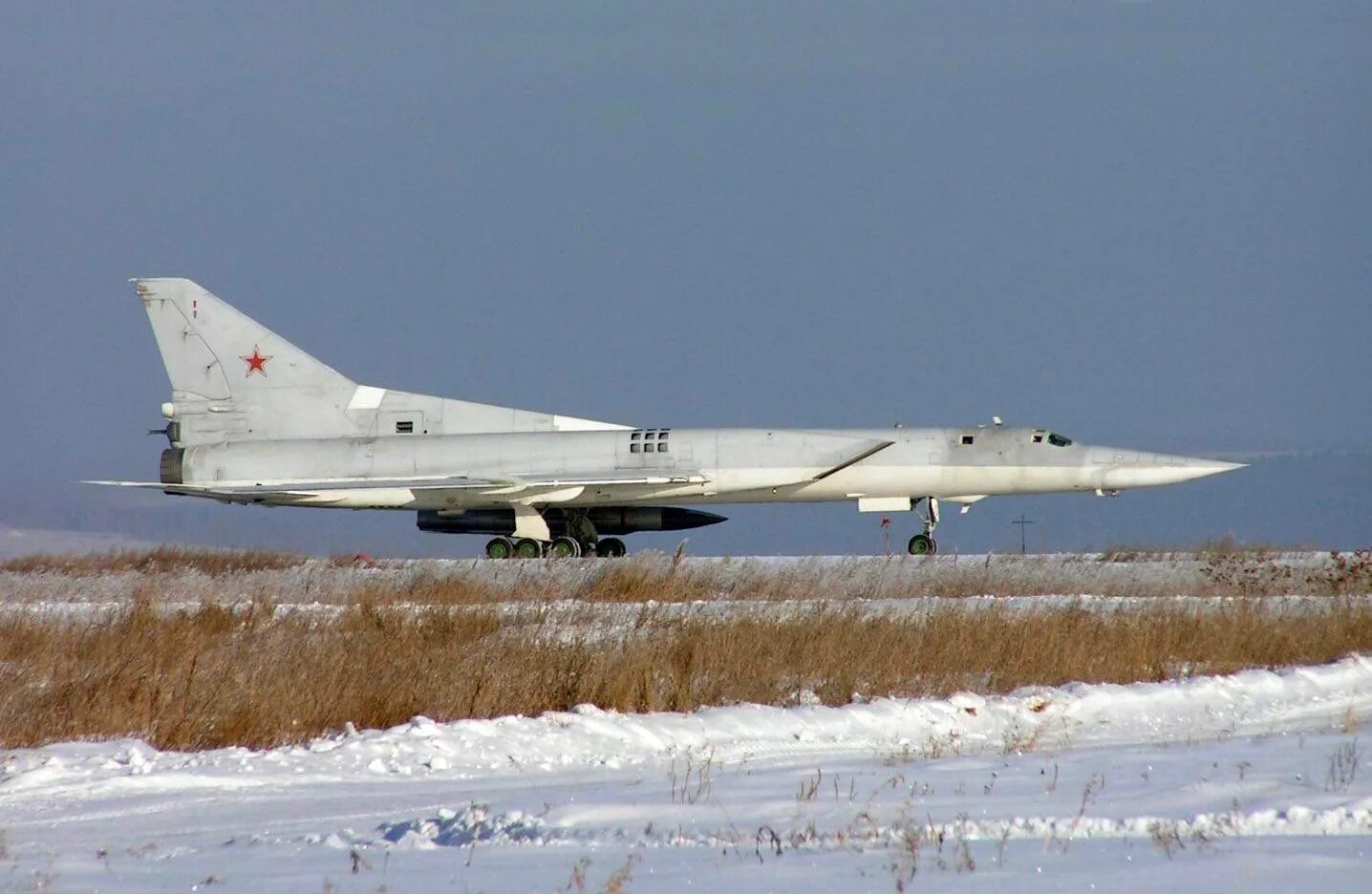 Ту 22м3 фото характеристики. Ту-22м сверхзвуковой самолёт. Ту-22м3. Сверхзвуковой бомбардировщик ту-22м3. Бомбардировщик ту 22 м 3 кабина.