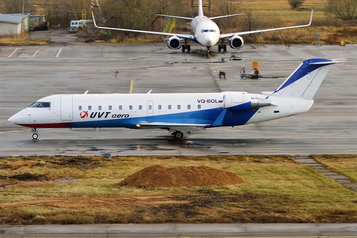 Canadair Regional Jet 200 ЮВТ Аэро. Canadair CRJ 200 самолет. Бомбардье crj200. Bombardier crj200 ЮВТ Аэро. Bombardier crj 200