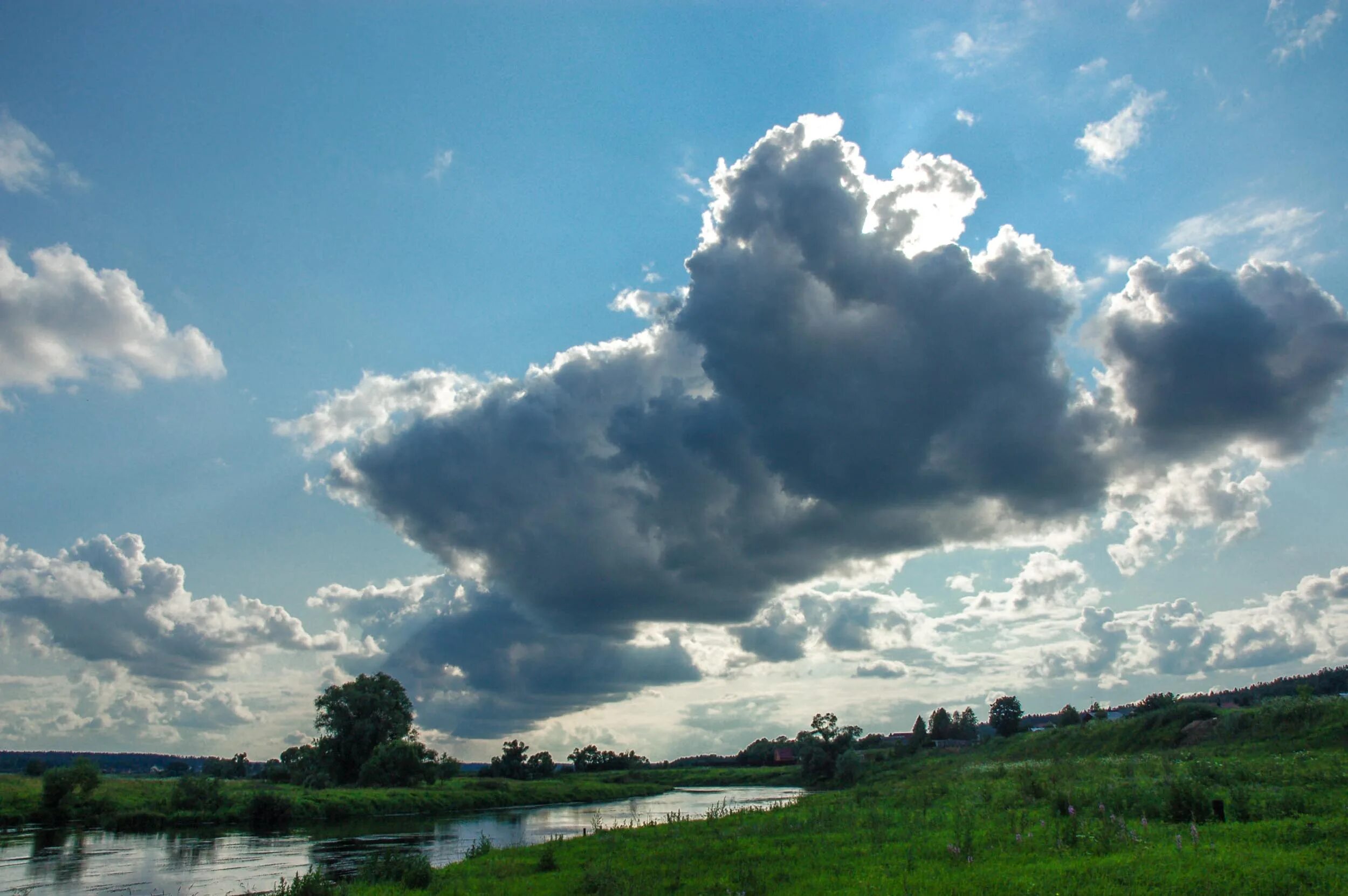Солнце из за облаков. Густые облака. Праздник пролетающих облаков. Облако за облаком. Горы в облаках.