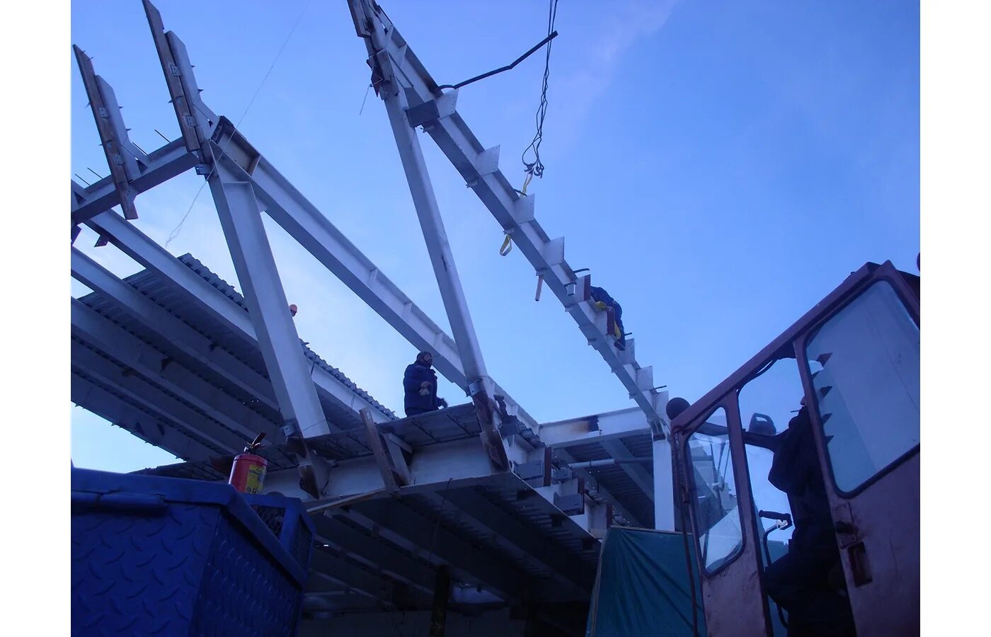 металлические конструкции. демонтаж металлических конструкций. демонтаж ангара. демонтаж металлического здания. демонтаж металлоконструкций.