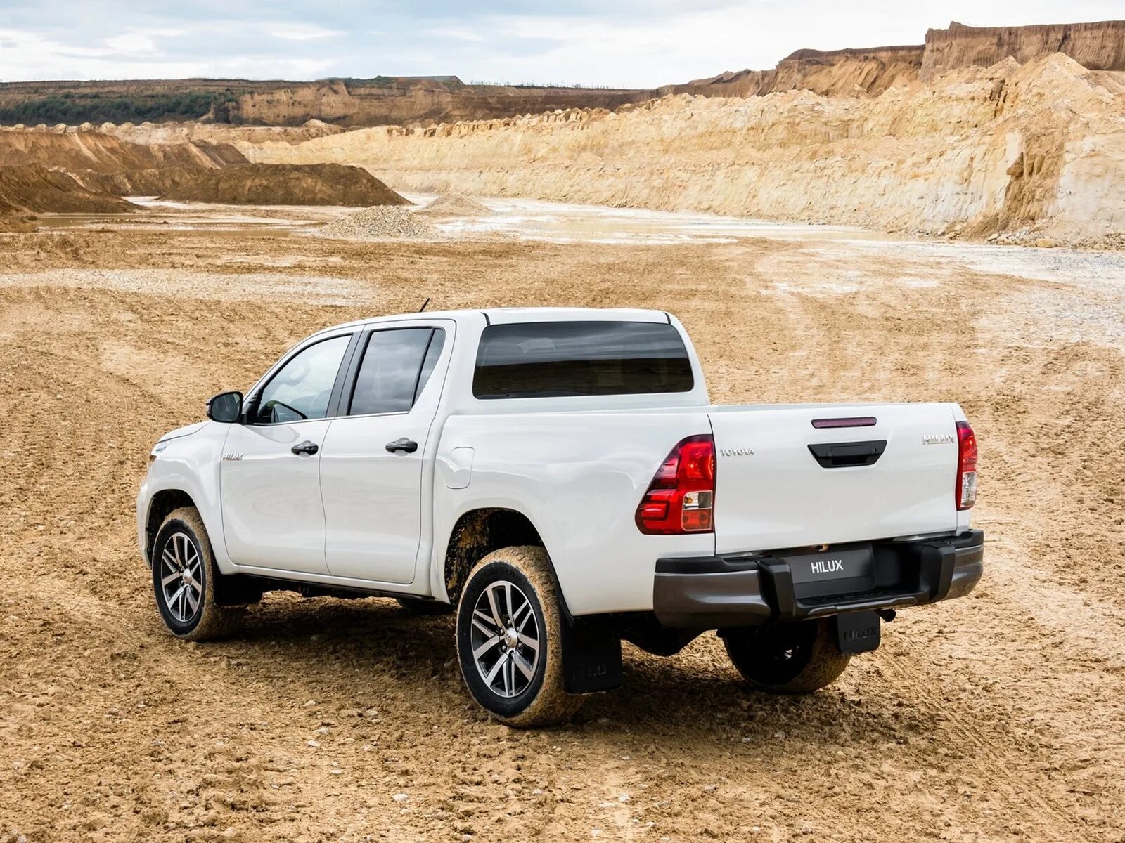 Toyota hilux 4×4. Toyota hilux single cab bev 2024 interior. хайлюкс комплектации. хайлюкс комплектации. тойота хайлюкс арктика.