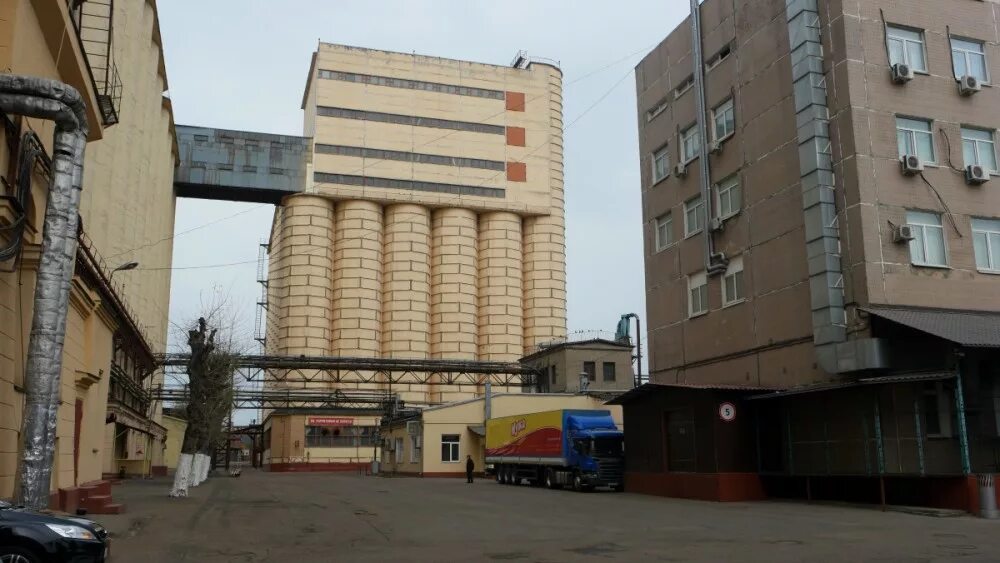 Мелькомбинат большевистская новосибирск. Мелькомбинат улан-удэ. Мелькомбинат 1 новосибирск. Новосибирский мелькомбинат фото. Мукомольный комбинат москва.