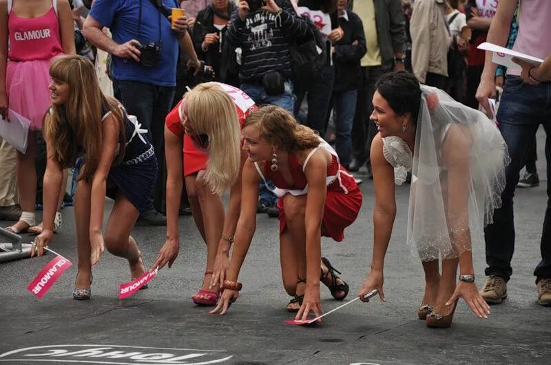 лена темникова мама люба. красивые девушки жгут. девушки жгут фото. красивые девушки жгут. сельская дискотека.