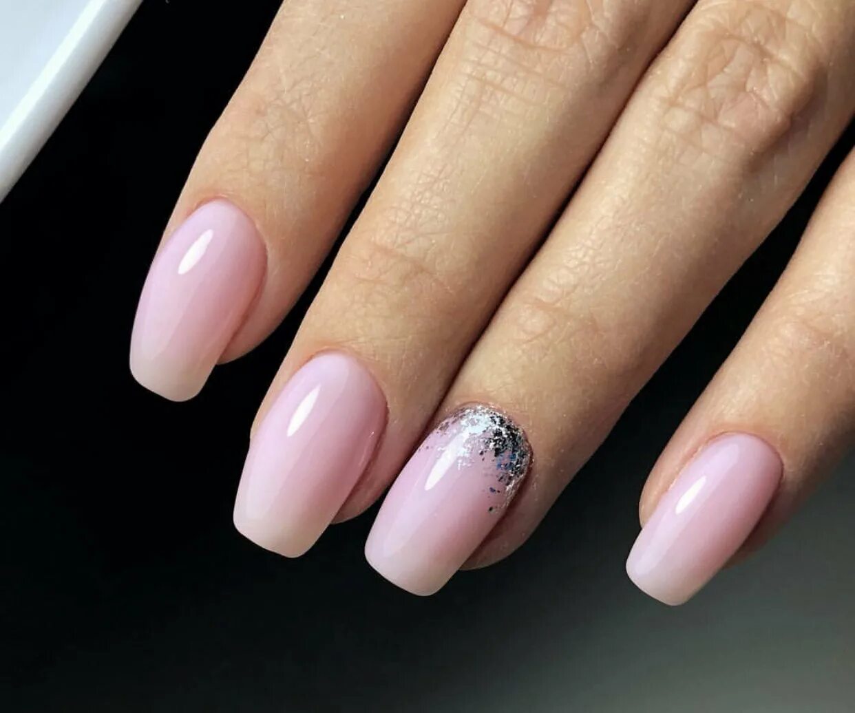 маникюр растяжка. Luxio 095 delicate френч. маникюр растяжка молочной базой. ногти омбре с блестками. маникюр растяжка молочной базой.