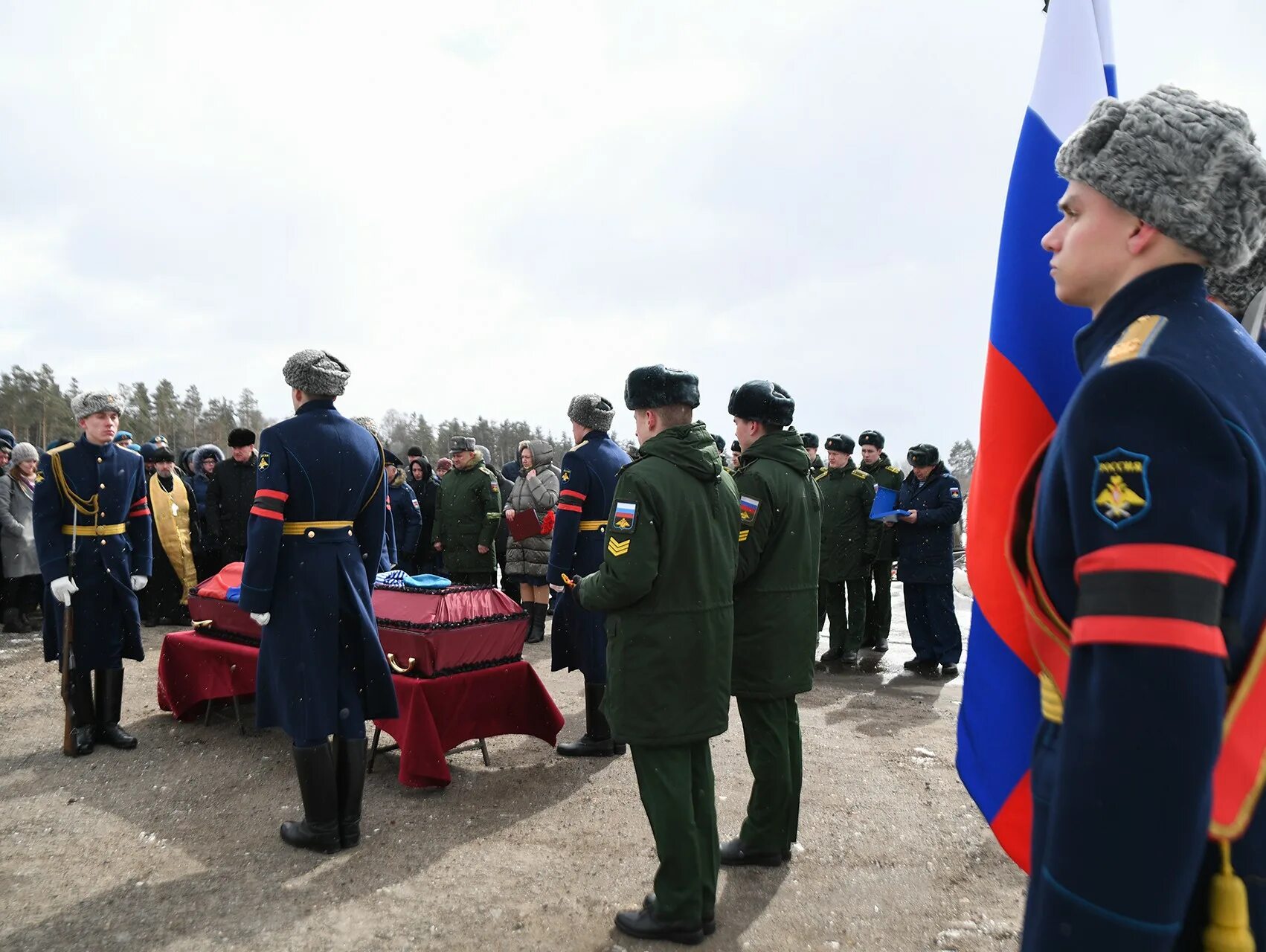 Похороны погибших на украине российских. Похороны военнослужащего. Прощание с военнослужащими. Прощание с солдатами военной операции.