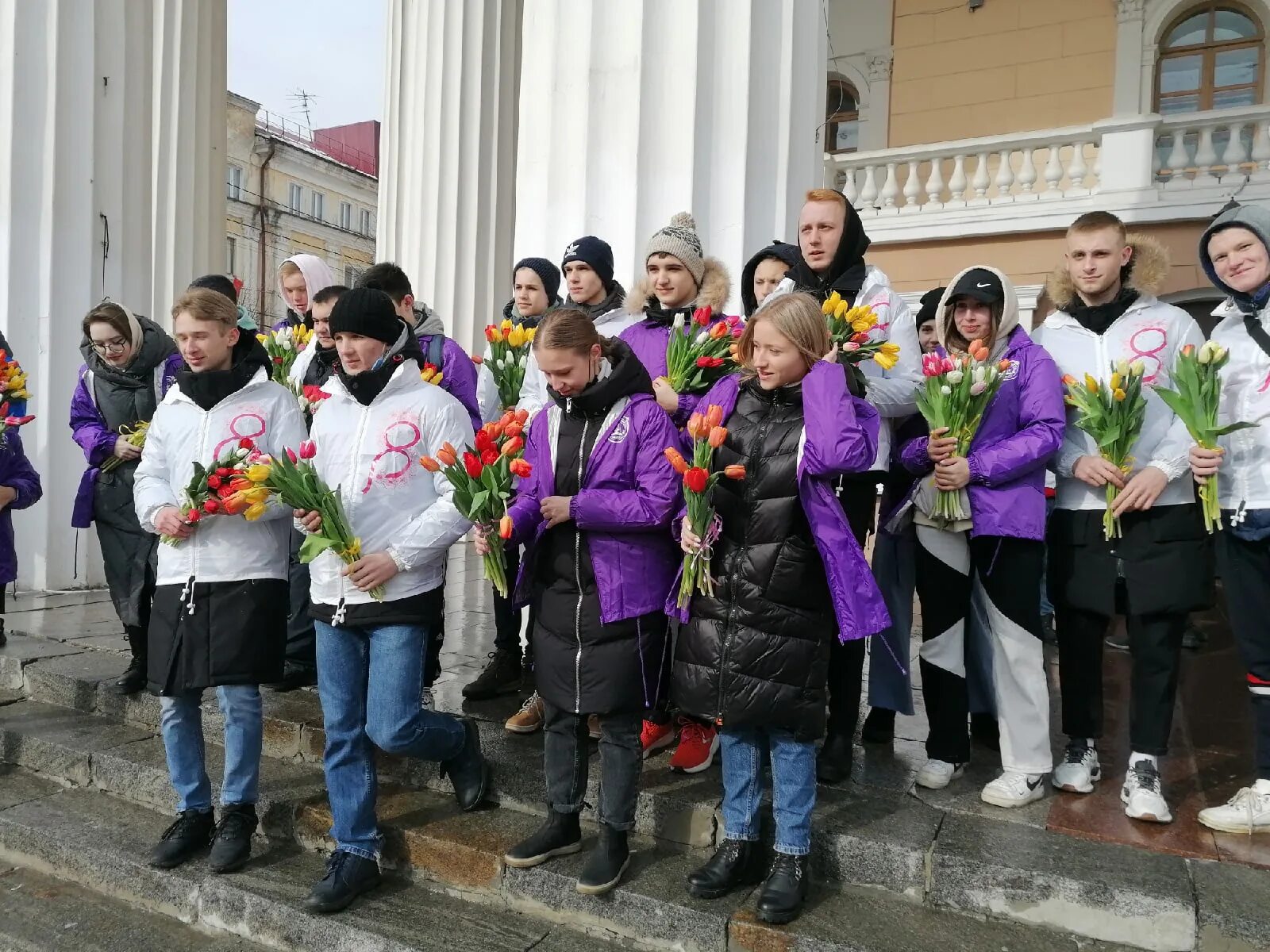 Новости брянска подсмотрено. Международный женский день фото.