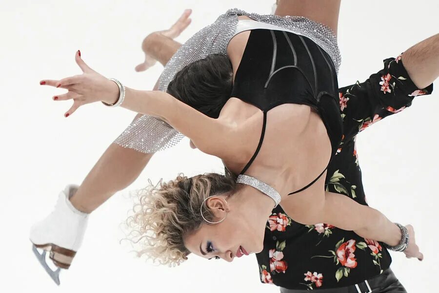 Латино-американский балет. Т/и девушка. Современные танцы. Проект танцы. Слушать ритмичную танцевальную.