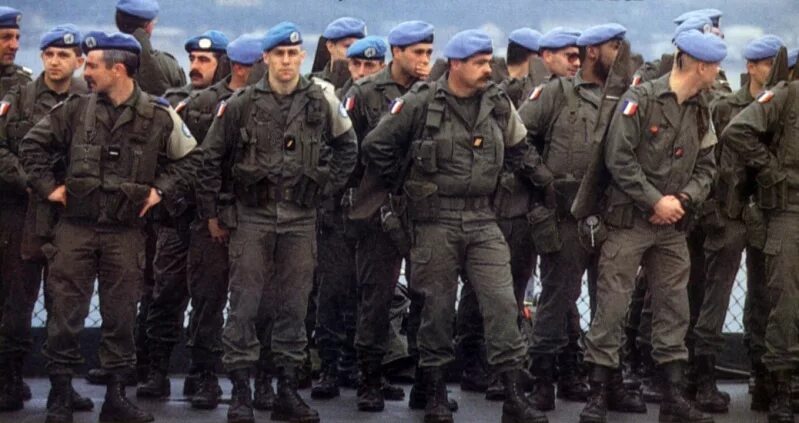Фз 99 нато. Форма и снаряжение НАТО 1970х-1980х гг. Солдат НАТО 1980х. Форма армии Франции 1980х. Форма НАТО 1980.