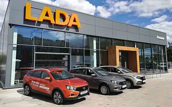 Официальный дилер лада. Автосалон полоцк. 5 элемент центр рено. Рено автомир курск. Автосалон лада.