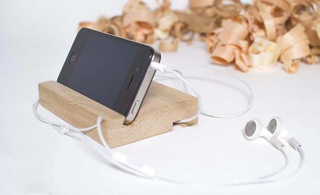 Док станция 3 в 1 apple. Необычные подставки для телефона. Подставка под планшет. Подставка для телефона из фанеры. Подставка под смартфон.