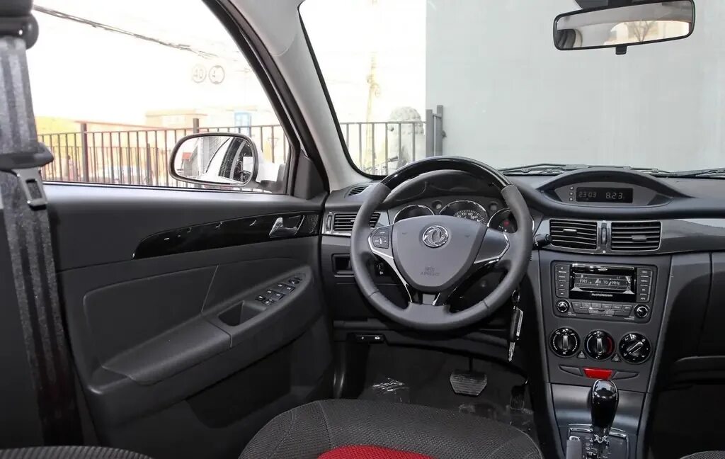 Dfm h30 cross. Dongfeng gx dfh4180. Донг фенг s30. Салон донг фенг фото. Донг фенг салон.