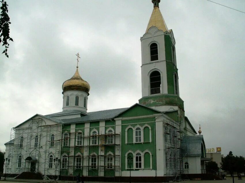 Белгородская область г алексеевский. Свято-Троицкий храм Алексеевка. Свято-Троицкий храм Алексеевка Белгородской области. Алексеевка Церковь Троицы Живоначальной. Церковь Троицы Живоначальной в Алексеевке, Алексеевка.