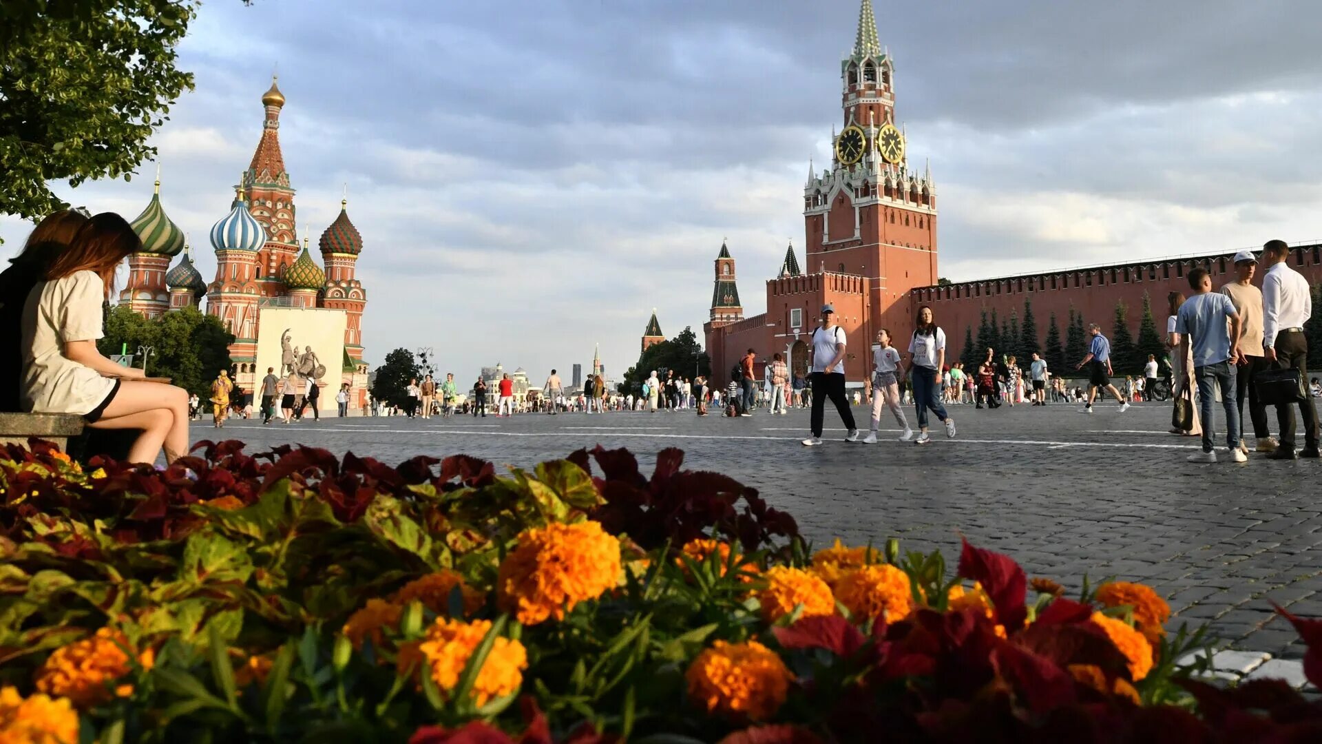 Красная площадь 1 июля. Красная площадь 1 июля. Лобное место в москве на красной площади. Красная площадь москва 2023. Москва летом.