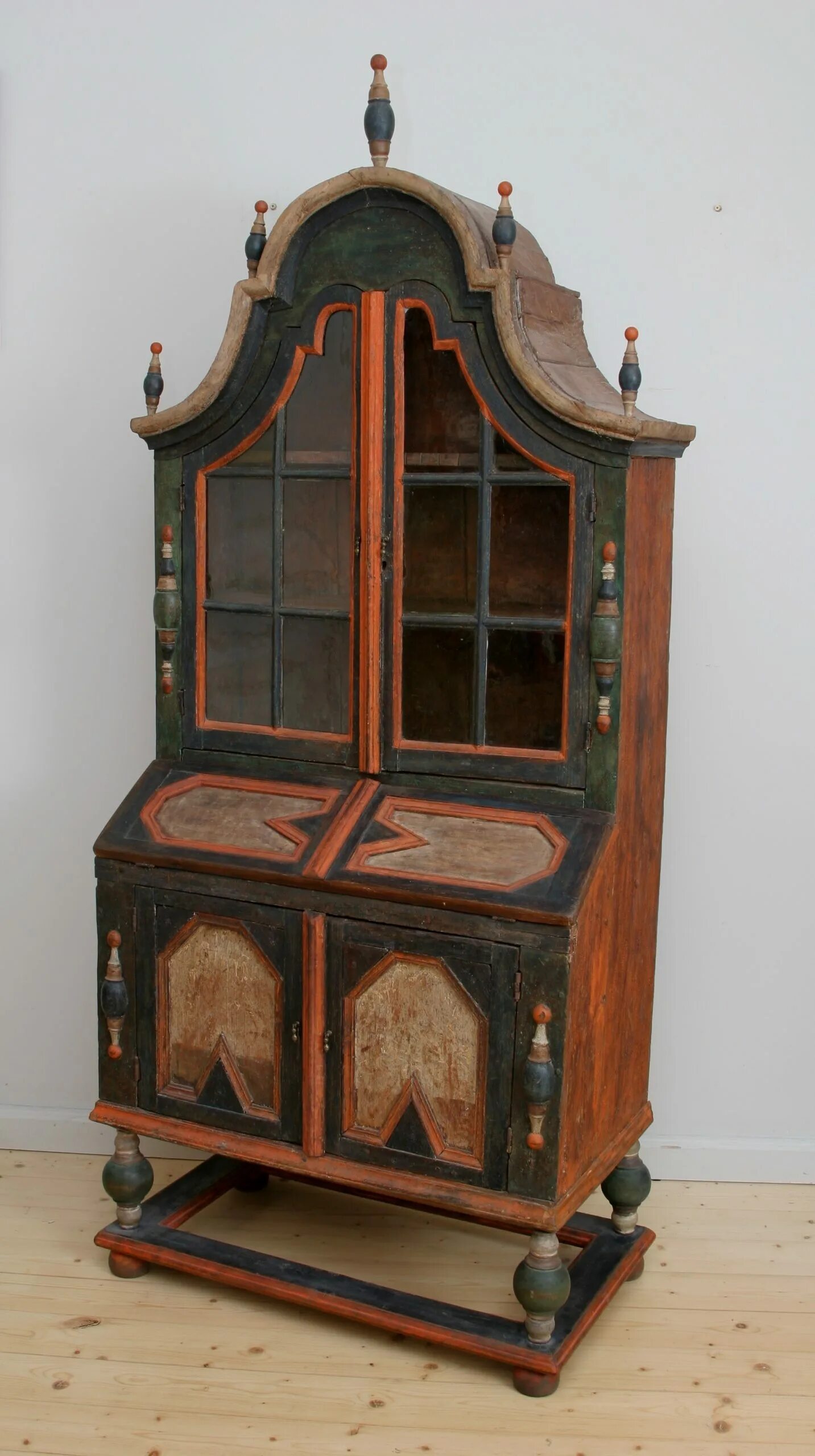 Поставец. Шкаф кабинетный 19 век франция. Буфет поставец. Старинный поставец. Поставец антикварный.