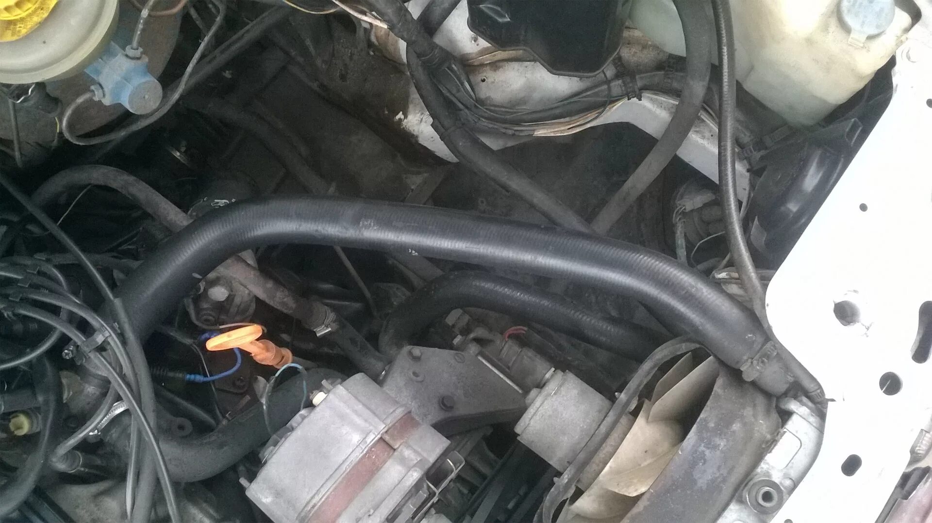 Моновпрыск фольксваген б3. Мотор 1. 8. Ауди 80 1. 1 8 pm.