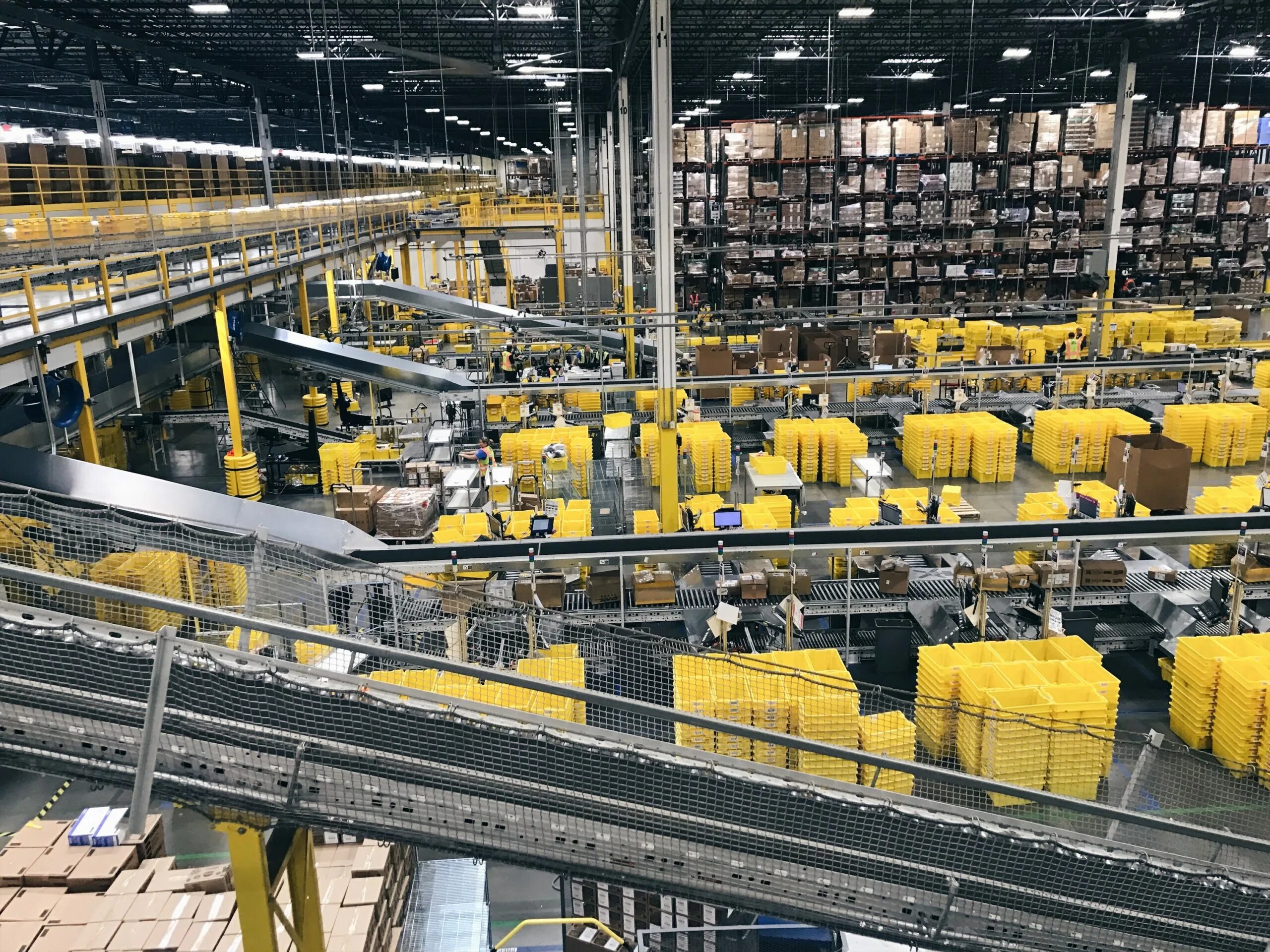 To the sorting center in moscow. Амазон склад пенсильвания. micro fulfillment center. amazon fulfillment car. sorting center.