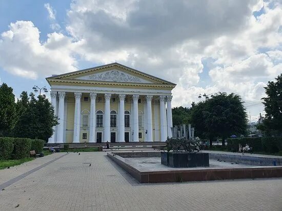 Театральная площадь рязань. Театральная площадь город рязань. Рязанский театр драмы театральная площадь. Рязанский театр драмы театральная площадь. Театр драмы рязань фото.