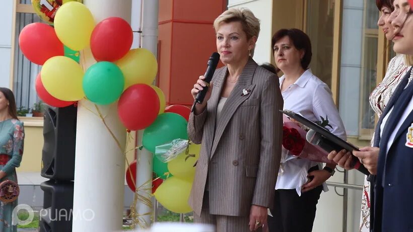 Начальник управления образования домодедово. Департамент образования домодедово. Начальник управления образования домодедово. Управление образования домодедово. Детский сад незабудка новое гришино.