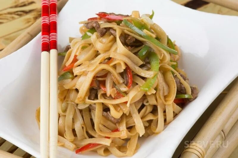 Лапша гр в. Лапша удон wok. яичная лапша удон. удон лапша яичная лапша. лапша удон роллтон.