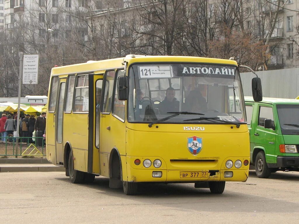 Поселок молодежный автобусы. 121 Автобус. 121 Автобус Молодежная. Москва маршрутка 121. Автобус 121 Молодежная Лесные.