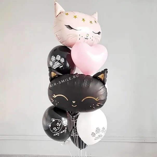 Кошка с воздушными шариками. Шары с кошками. Шары с кошечкой. Фонтан шаров с кошкой. Украшение воздушными шарами с кошечкой.