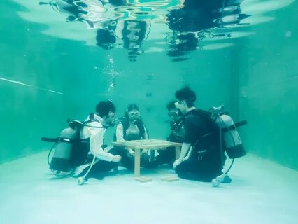 Пожалуйста, выберите не более 4 изображений, соответствующих слову 実 際 に. 