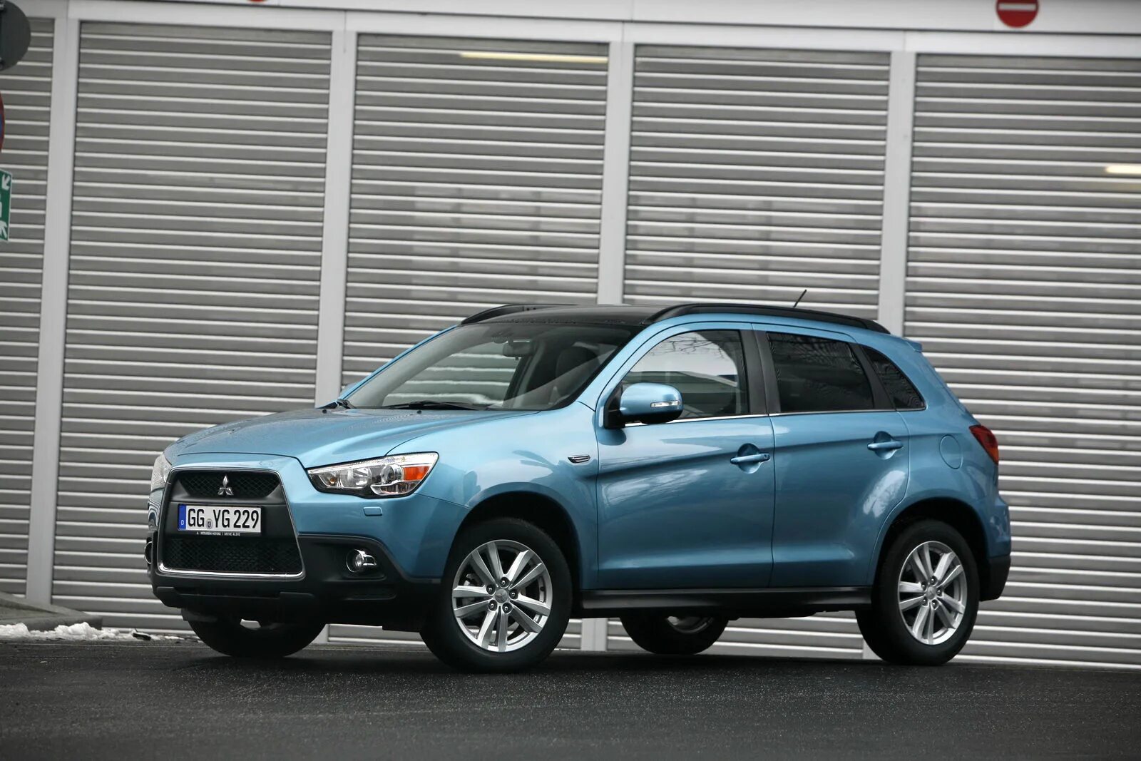 Кроссовер 2010. Митсубиси АСХ. Мицубиси ASX 2010. Mitsubishi ASX 2.0. Mitsubishi ASX 35 2010.