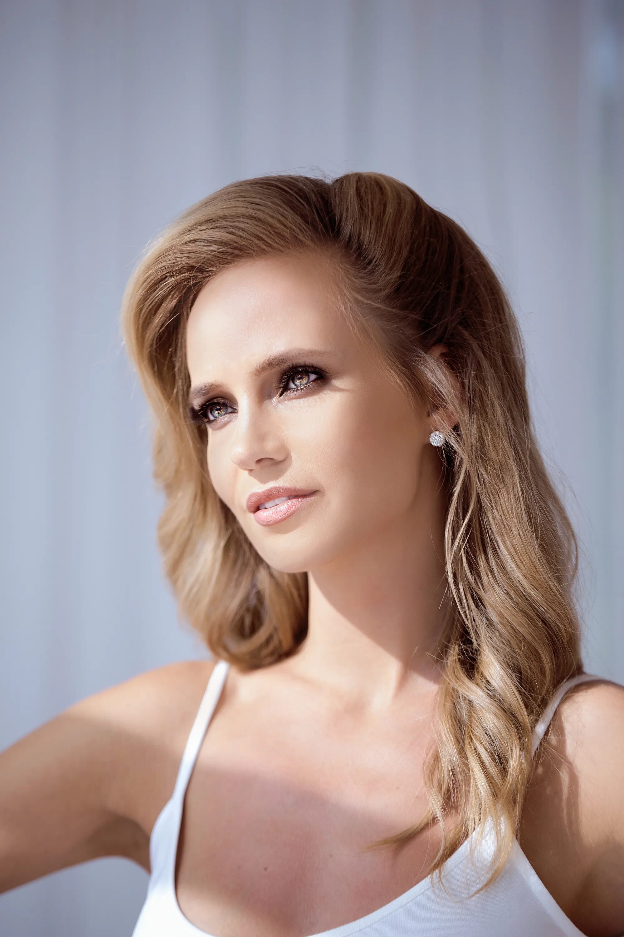 я буду тайной глюк oza. фото глюкозы у окна. глюкоза буду тайною. глюк'oza. глюкоза певица я буду тайною.