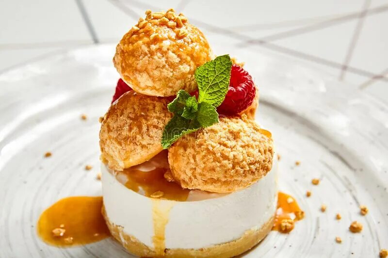 Sweet course. Sweet course. Sweet course. Ресторан восход десерты. Самый большой капкейк в мире.