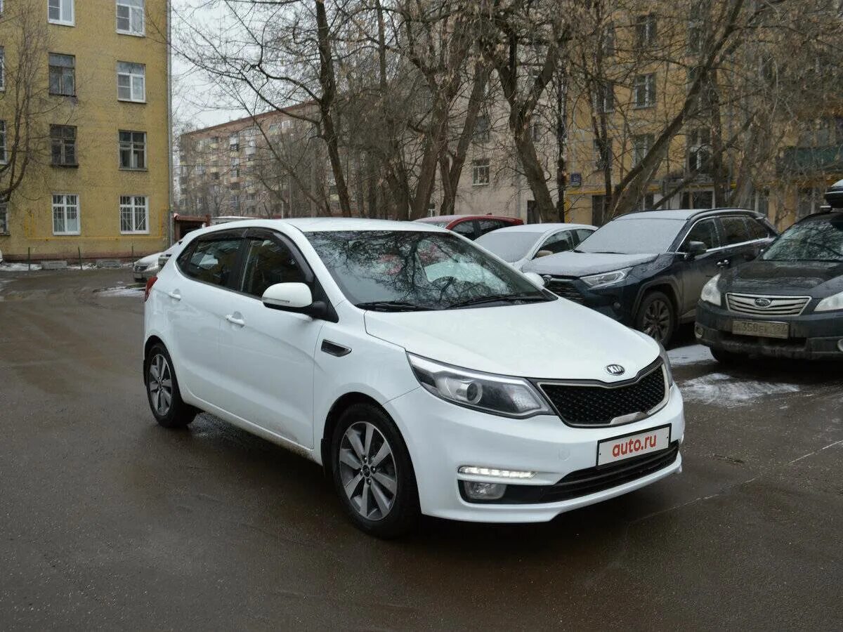 Киа хэтчбек 2016. Киа Рио 2016 белая. Kia Rio 3 2016 белый. Киа Рио 2016г. Кия Рио 3 Рестайлинг премиум.