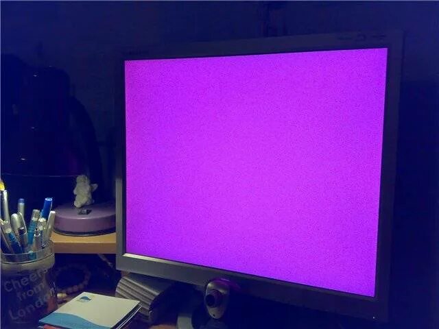 Фиолетовый экран. Феолетвый икран. Фиолетовый экран телевизора. Фиолетовый телевизор. Появился розовый экран