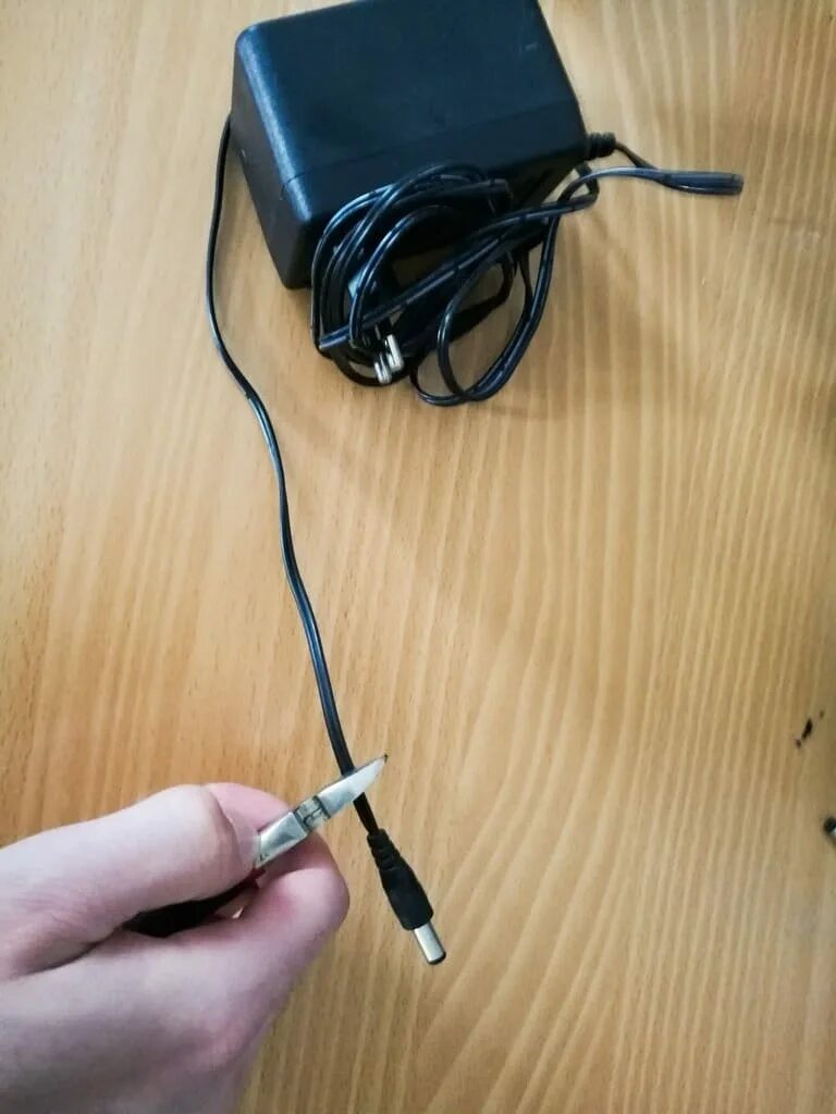 Можно заряжать ноутбук через usb. Провод от зарядки ноутбука. Зарядка от телефона. Зарядка телефона напрямую. Провод от зарядки ноутбука без аккумулятора.