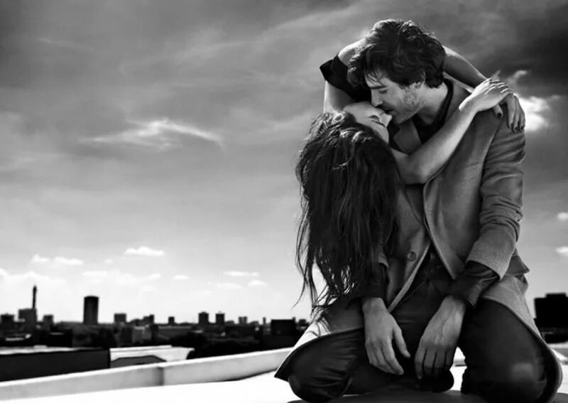 Как понять чего боится мужчина. Женщина уходит от мужчины. Мужчина и женщина ругаются. Беседа мужчины и женщины. Человек боится.