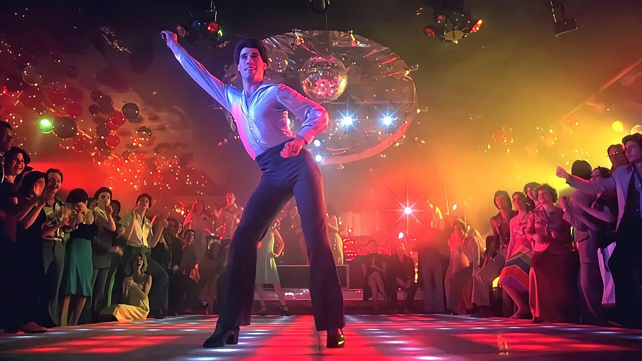 Джон Траволта Saturday Night Fever. Джон Траволта диско. Джон Траволта лихорадка субботнего вечера танец. Джон Траволта танец.