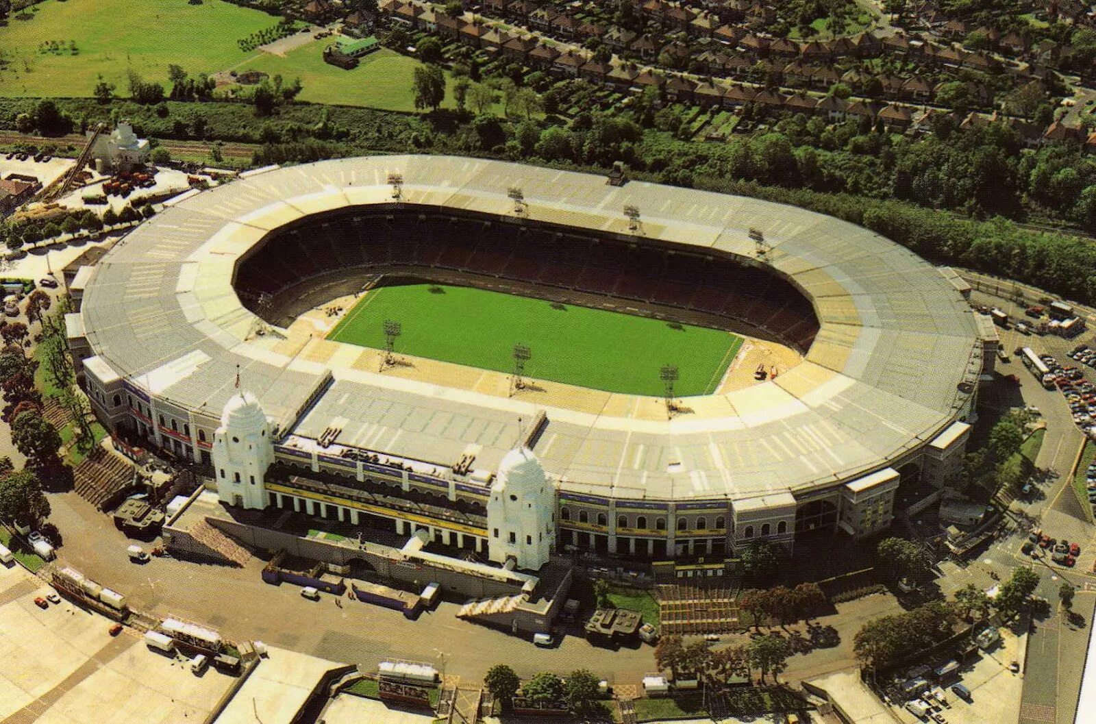 Стадион уэмбли старый. Уэмбли стадион старый. Уэмбли (1923). Уэмбли 1948. Стадион Уэмбли 2023.