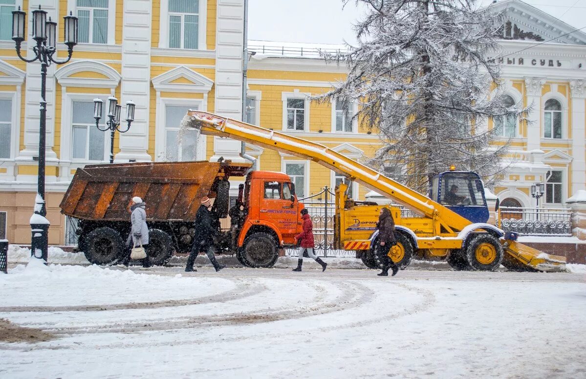 Машина для уборки снега. Снегоуборочная машина городская. Снегоуборочная спецтехника. Уборка снега спецтехникой. Снегоуборщик тюмень